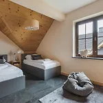 Nad Jeziorem, - Kluszkowce