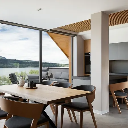 Nad Jeziorem, - Kluszkowce