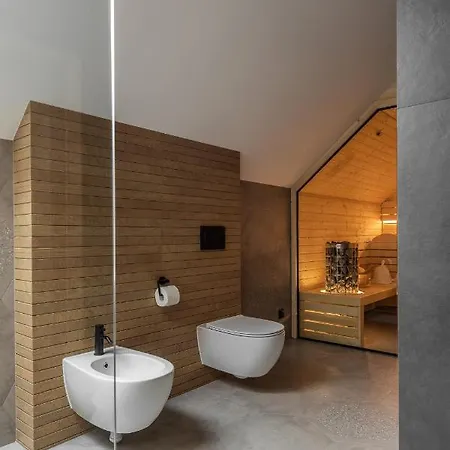 Nad Jeziorem, - Kluszkowce