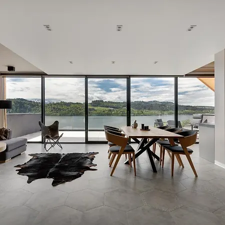 Nad Jeziorem, - Kluszkowce * チョルシュティン