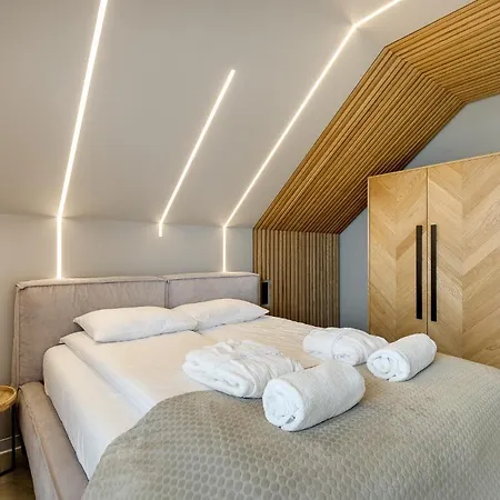 Nad Jeziorem, - Kluszkowce * チョルシュティン